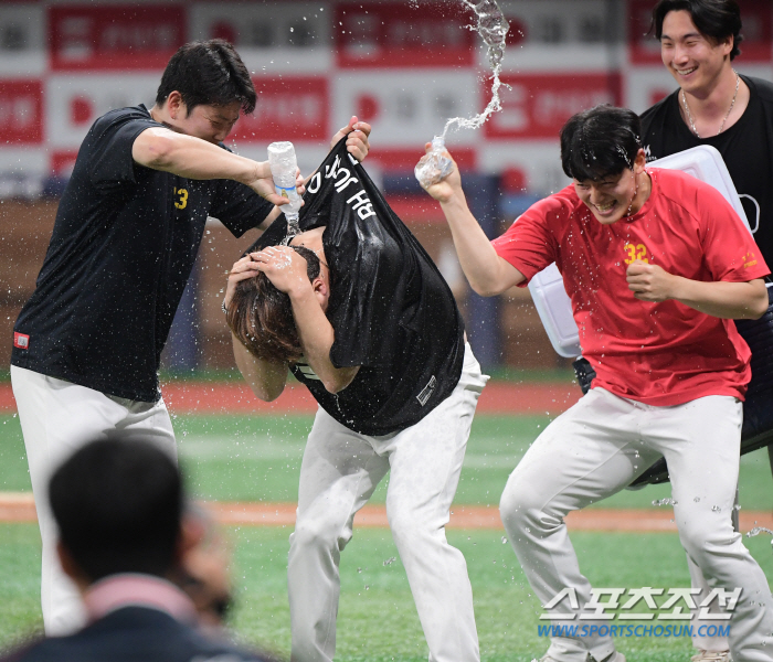 우승후보→20승 고지 선착...KIA가 무섭다고? 진짜 무서운 건 '이것…