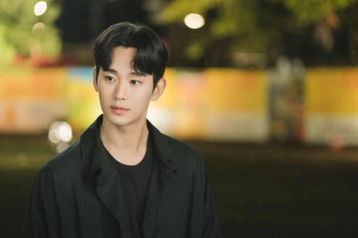 김수현, '눈물의 여왕'으로 '인생캐' 경신..♥김지원과 '케미 장인' …