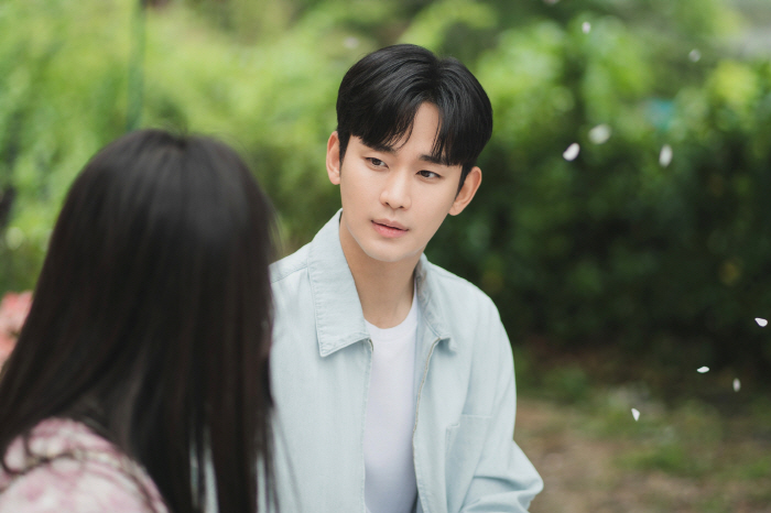김수현, '눈물의 여왕'으로 '인생캐' 경신..♥김지원과 '케미 장인' …