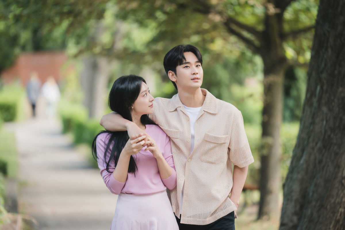 김수현, '눈물의 여왕'으로 '인생캐' 경신..♥김지원과 '케미 장인' …