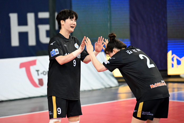 '디펜딩 챔피언' 삼척시청 3연속 챔프전 진출,  SK슈가글라이더즈와 격…