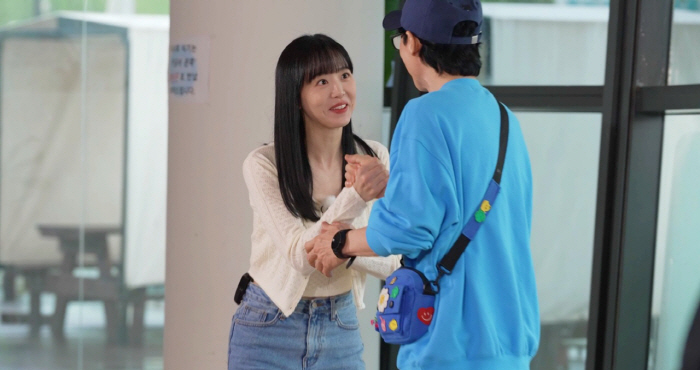 강한나, 4년만에 ‘런닝맨’ 작가로 복귀?! 헬기 투어→먹방 챌린지 유재…