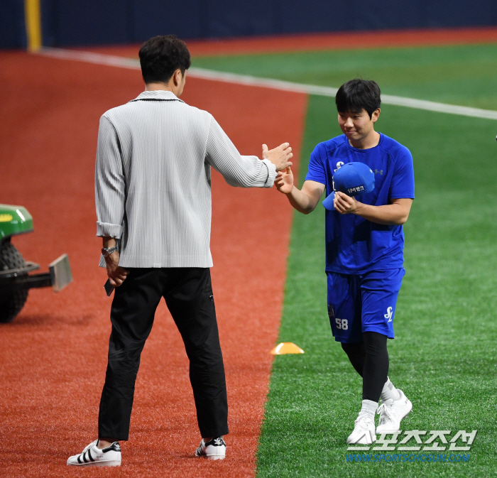'애틋한 분위기' 이택근 위원 찾아가 90도 폴더 인사한 김지찬