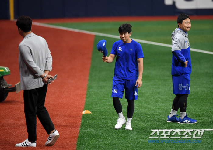 '애틋한 분위기' 이택근 위원 찾아가 90도 폴더 인사한 김지찬