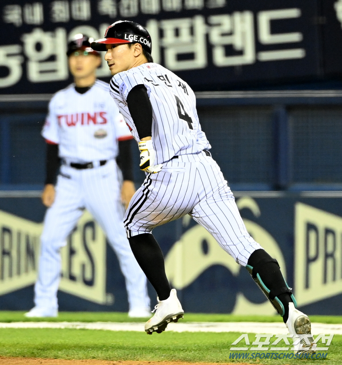 '이건 몰랐지?' 낫 아웃에 전력질주한 신민재와 눈치 못 챈 김태군, 눈…