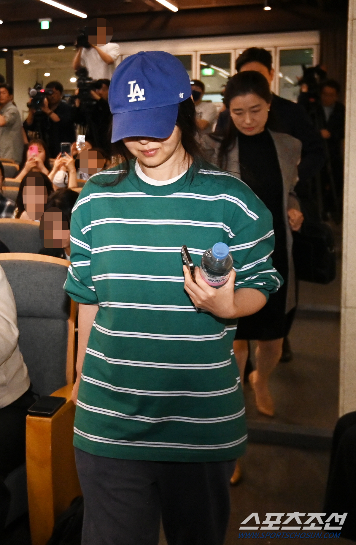 [이정혁의 수다톡톡]대한민국 집어삼킨 민희진, '시총 8조 하이브와 맞다…