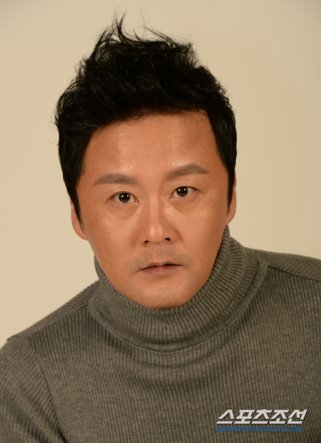 공형진, 모친상 비보..슬픔 속 빈소 지키는中