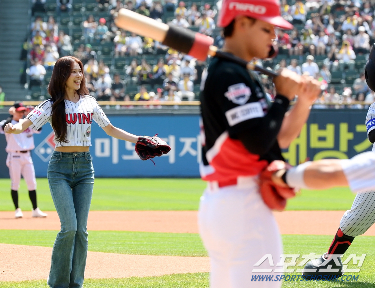 유부남 박찬호, 총각 김도영에게 선두타자 양보...마침내 시구 4연패 끊…