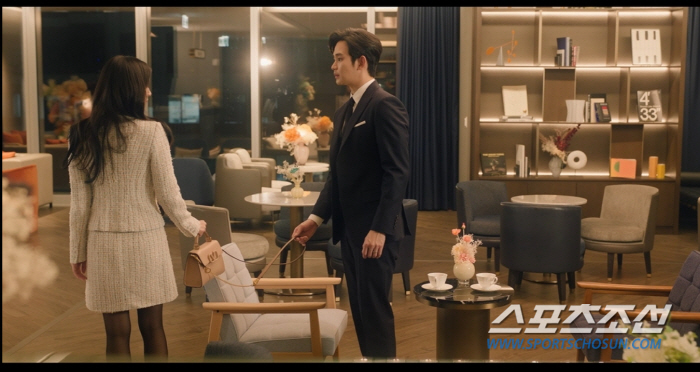 [SC이슈]'분노유발의 여왕'인데 시청률은 '대박'…개연성 떨어지는 '황당 전개'에도 시청률 21.1% 기록(눈물의 여왕)