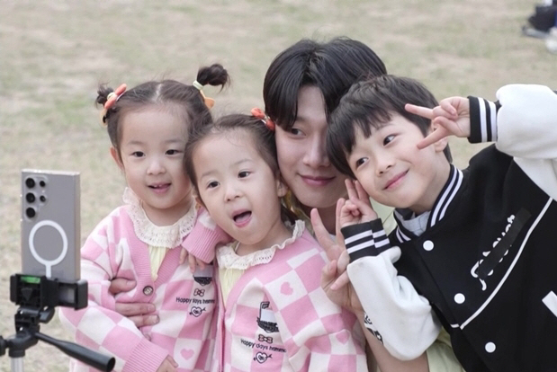 최민환, 이혼한 율희와 가족식사 약속…"첫째 재율 생일선물"('슈돌2')