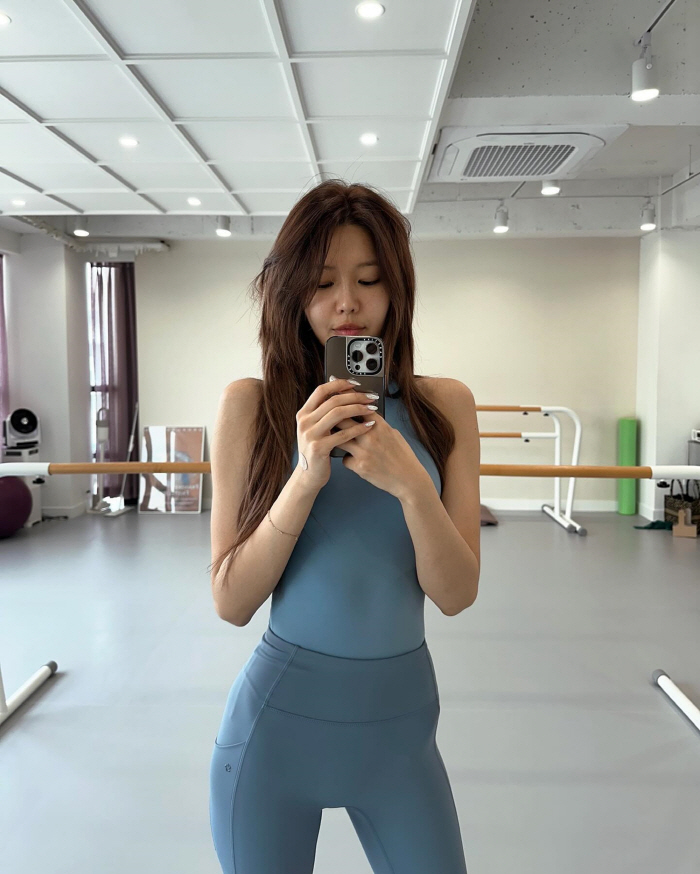 "34세에 이게 가능해?"…'정경호♥' 수영, 완벽하게 찢어지는 일자 다…