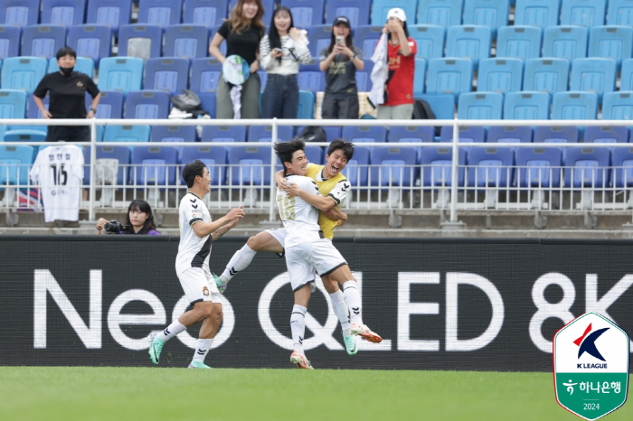 [현장리뷰]'뮬리치 극장골' 수원 삼성, 경남과 1-1 무승부 '5G 무…