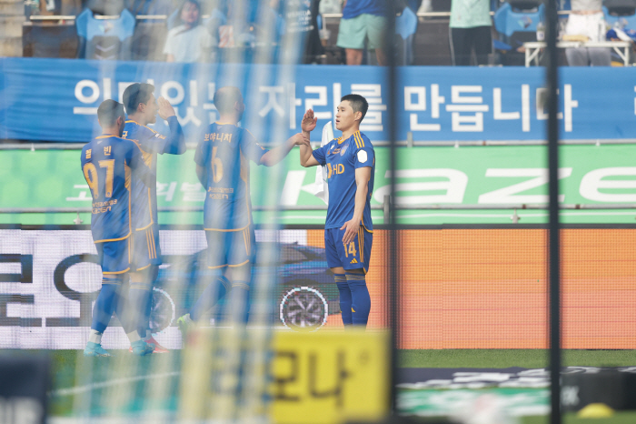 [K리그1 현장리뷰]"고맙데이" 내일 입대 이동경, 1골-1도움 피날레……