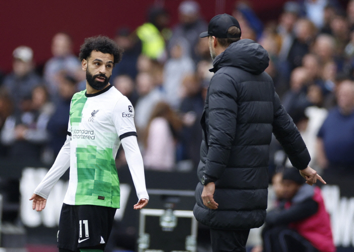 '에이스-감독 왜 싸웠을까' EPL 레전드의 충격 주장, 클롭과 살라 갈…