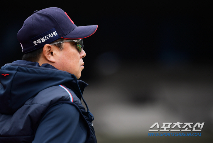 불길했던 노게임→주말 3연패→50억 FA 또 2군행…3주째 최하위 롯데,…