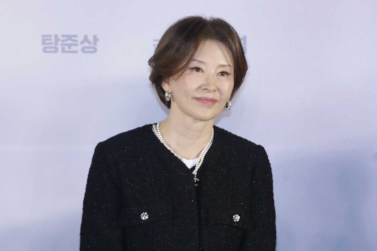 '설계자' 이미숙 "강동원, 흠잡을 부분 없어…너무 완벽해서 화나더라"