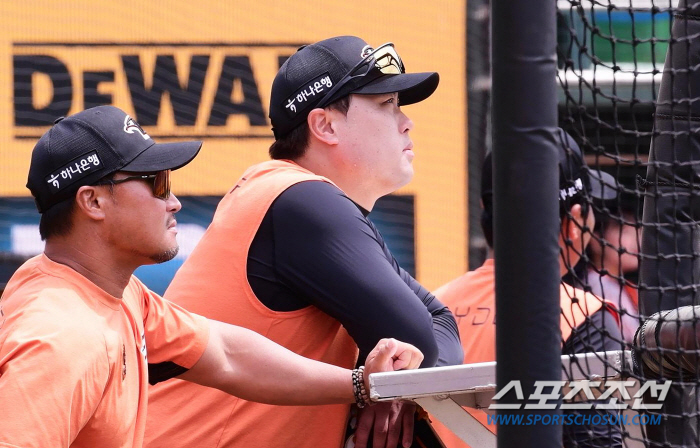 위기의 선발진, 류현진의 100승 성공이 절실하다…고교 16년 후배 데뷔…