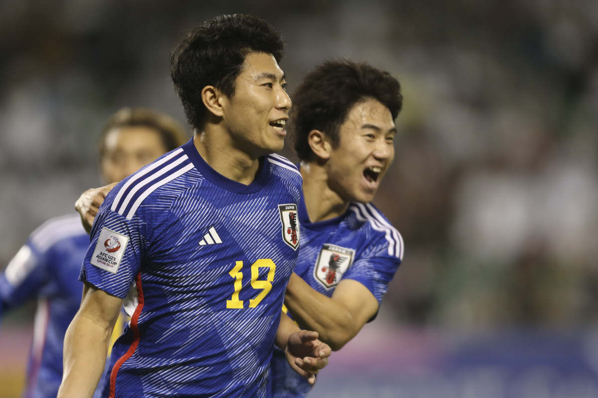 한국에 졌던 일본, 이라크 2-0 격파 '8회 연속 올림픽 진출'...우…