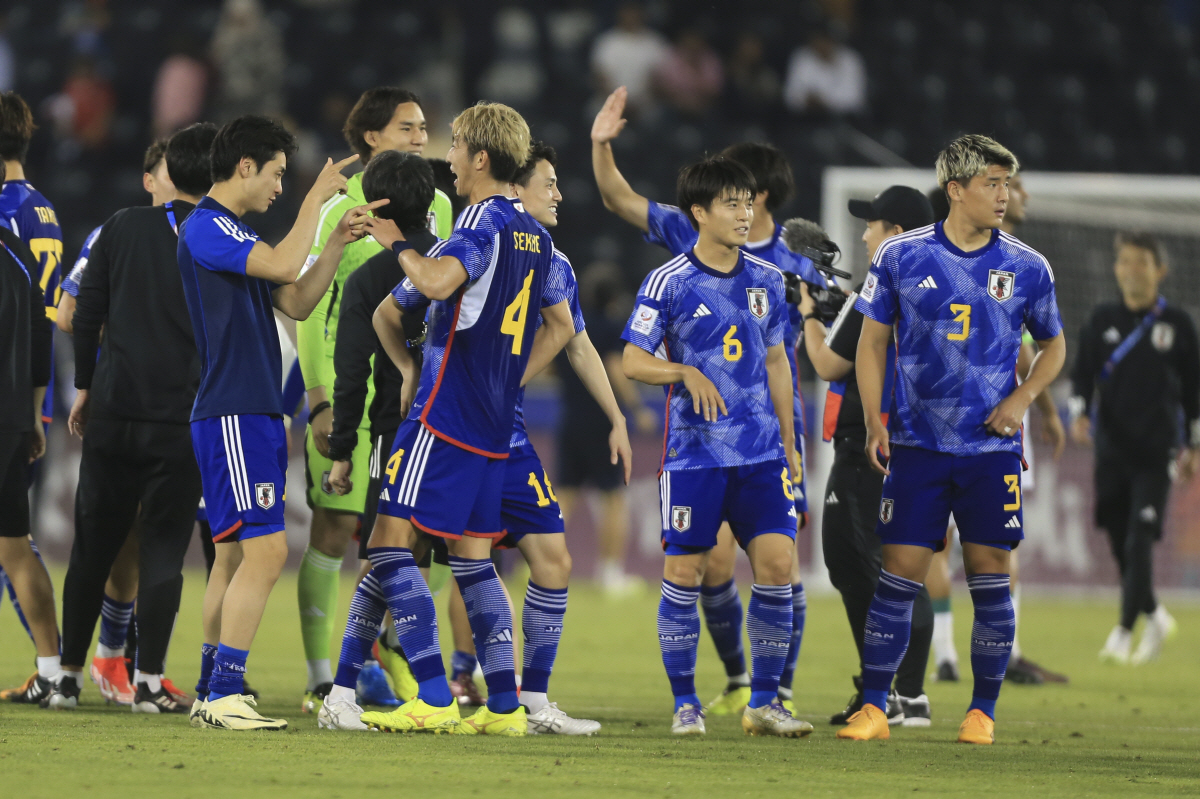 한국에 졌던 일본, 이라크 2-0 격파 '8회 연속 올림픽 진출'...우…