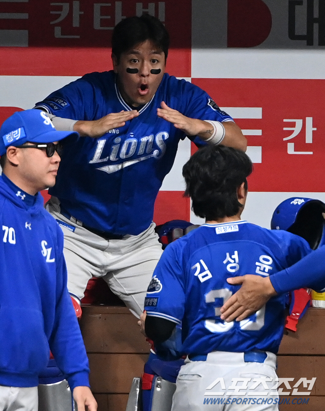 김성윤 빠른 발에 감탄한 강민호의 몸짓, 멈출 줄 모르고 파고든 홈 쇄도…