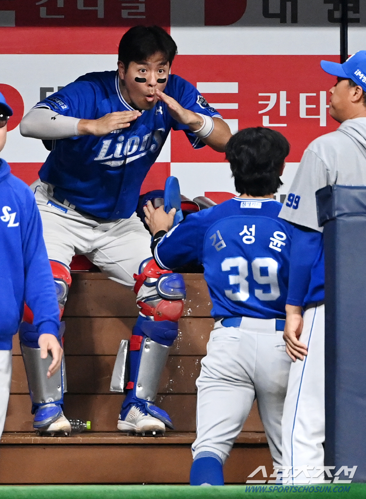 김성윤 빠른 발에 감탄한 강민호의 몸짓, 멈출 줄 모르고 파고든 홈 쇄도…