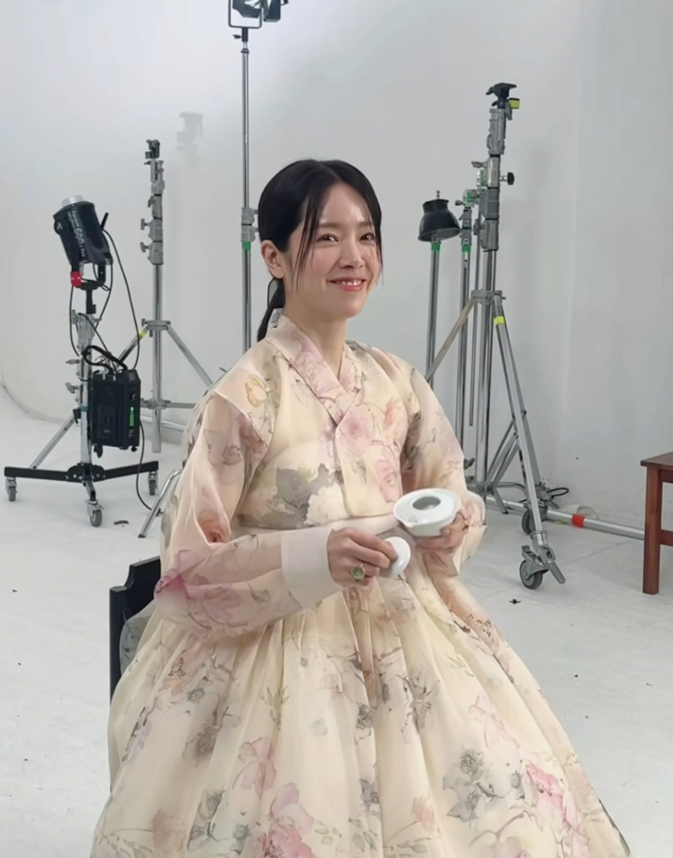 한지민, 퍼스널컬러 한복..단아+청순美 폭발