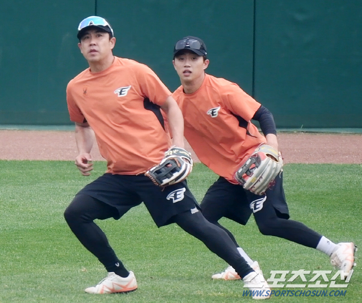 '딱하면 척' 김강민 짐승수비 배우는 외야수들, 이글스의 청출어람은 진행…
