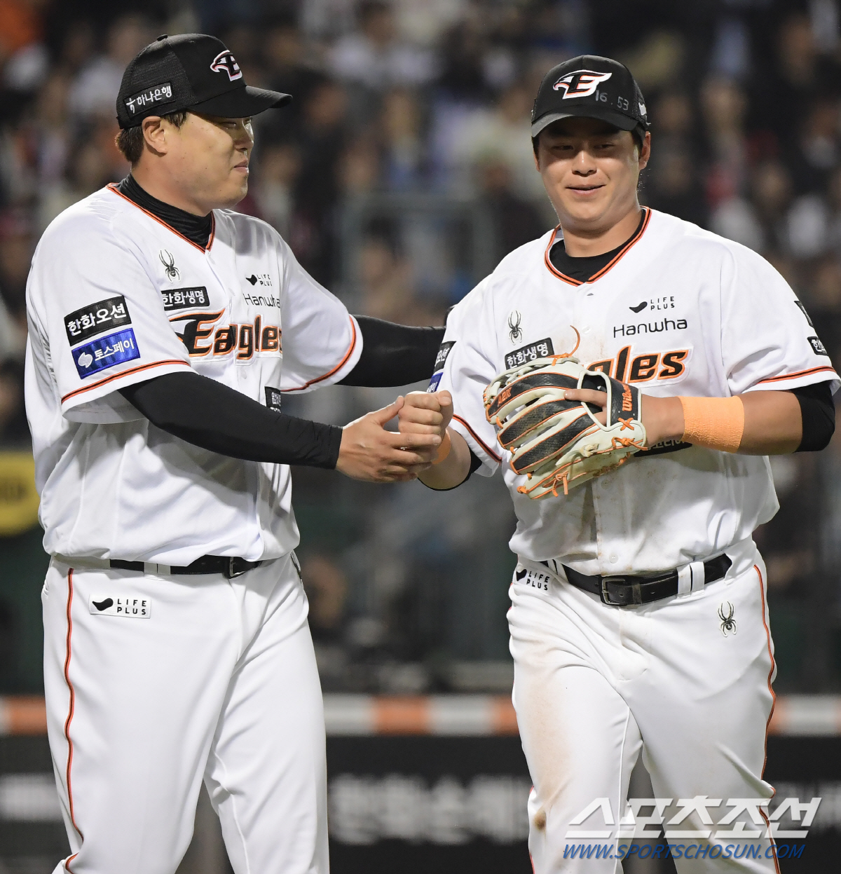 노시환 만루포 땡큐! 류현진, 삼수 끝에 100승 보인다…6이닝 2실점 …