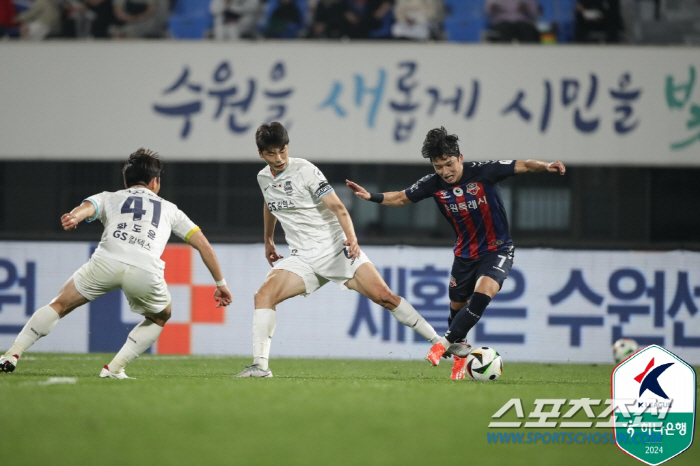 "위기탈출!김신진X기성용 연속골"서울,수원에 2대0승...3연패 끊고 5…