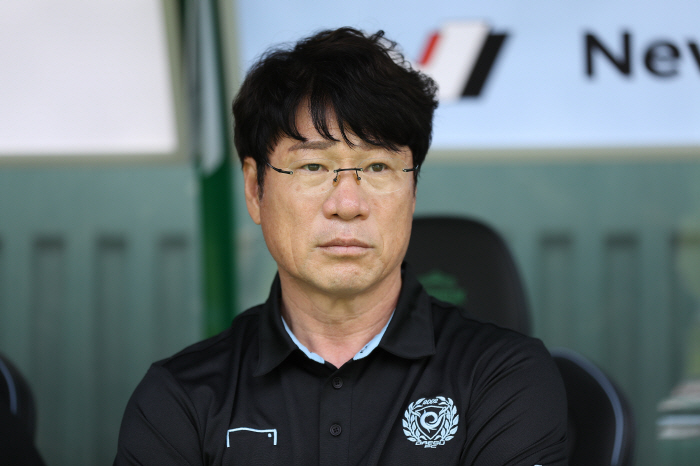 [현장인터뷰]박창현 감독 "홍명보는 선배같은 방졸", 홍명보 감독 "내가…