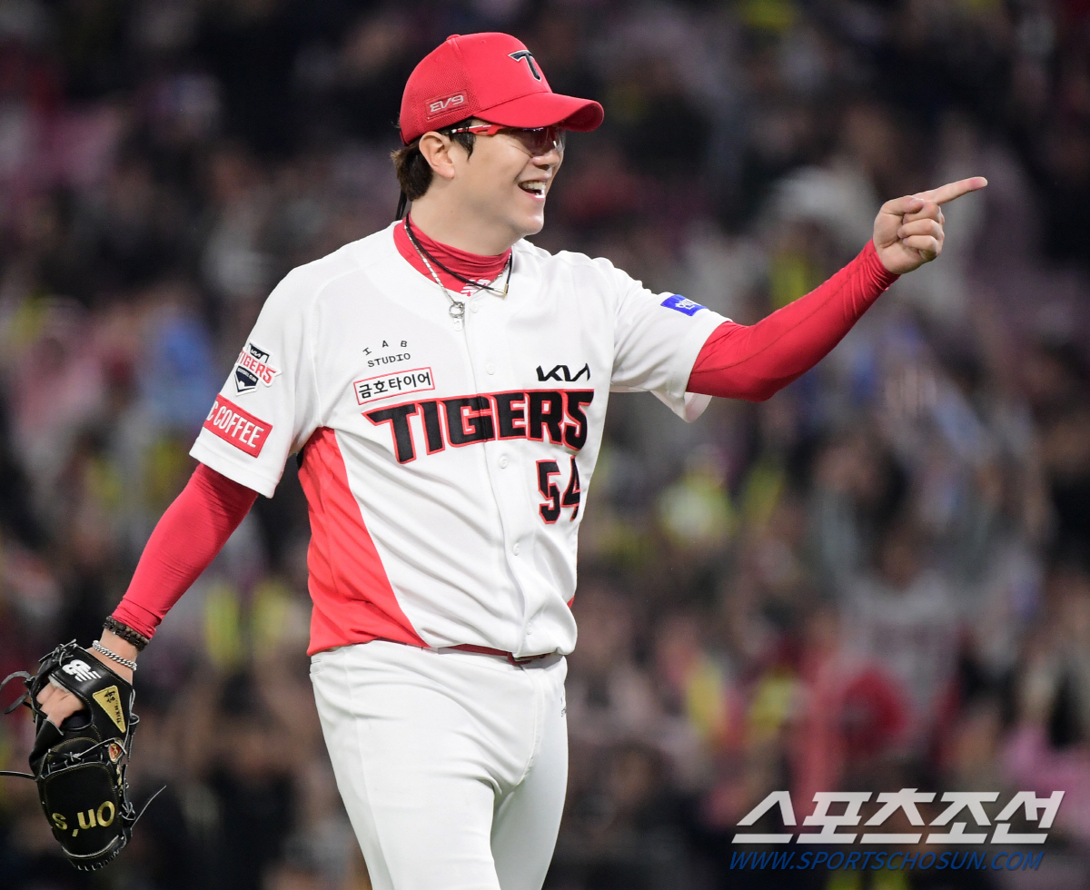 '대투수' 양현종 1694일만에 완투승! KIA, KT 9-1 완파 '선…