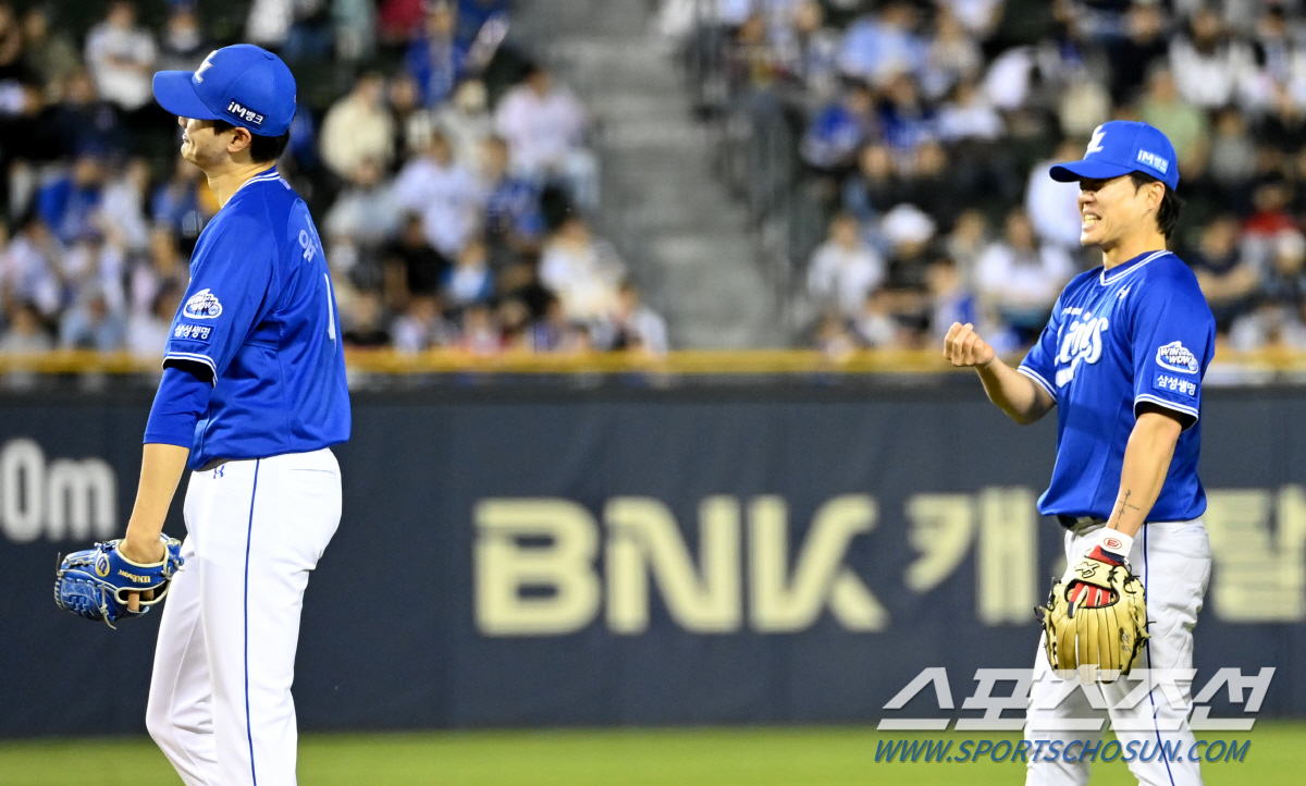 '긴장했어? 어깨 쫙 펴고 던져~' 데뷔 첫 등판이 만원 관중의 잠실, …