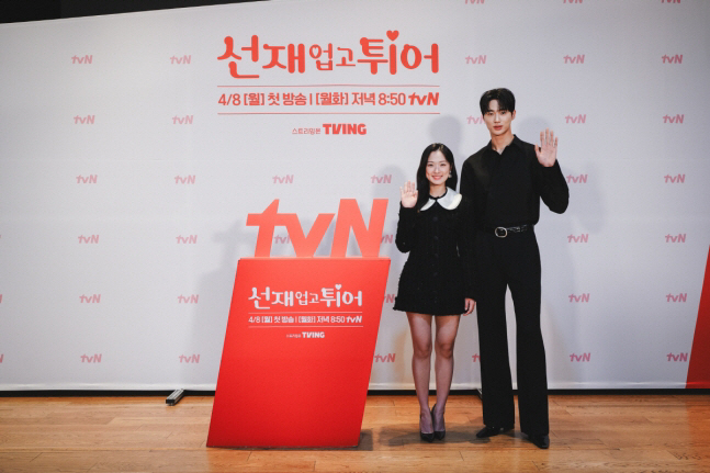 월요병 퇴치 '선재 업고 튀어', 원작소설·웹툰도 3년 만에 '역주행' …