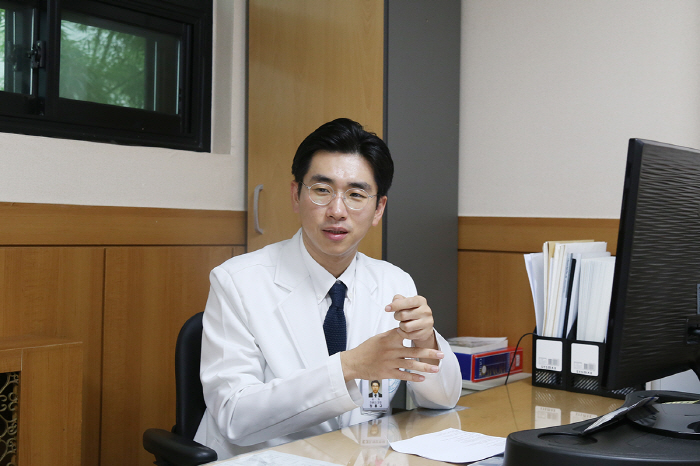 목·귀 통증에 감기로 오인하는 '아급성 갑상선염', 치료는?