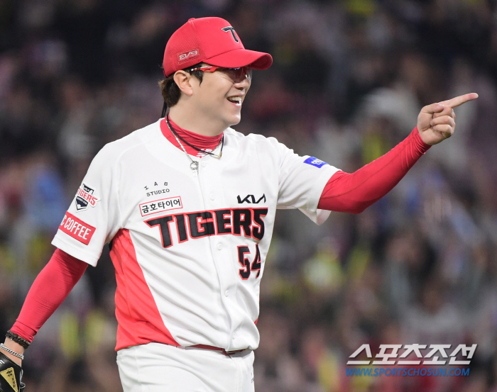 "나는 준수의 꼭두각시였다"...완투승 투수의 이례적 표현과 팬서비스 […