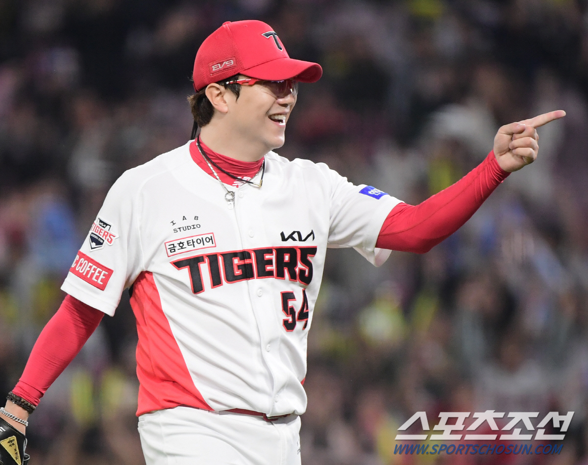 "나는 준수의 꼭두각시였다"...완투승 투수의 이례적 표현과 팬서비스 […