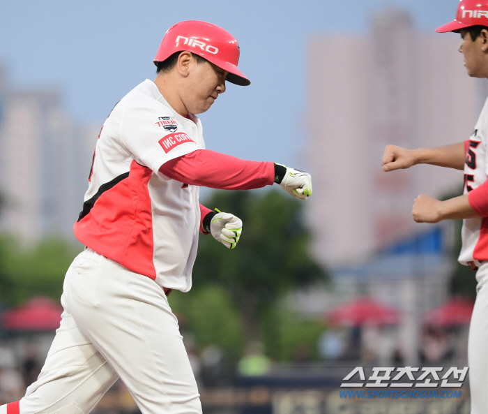 'EEEEE' 실책쇼로 자멸한 KIA, KT 적지서 12-5 승리 '위닝…