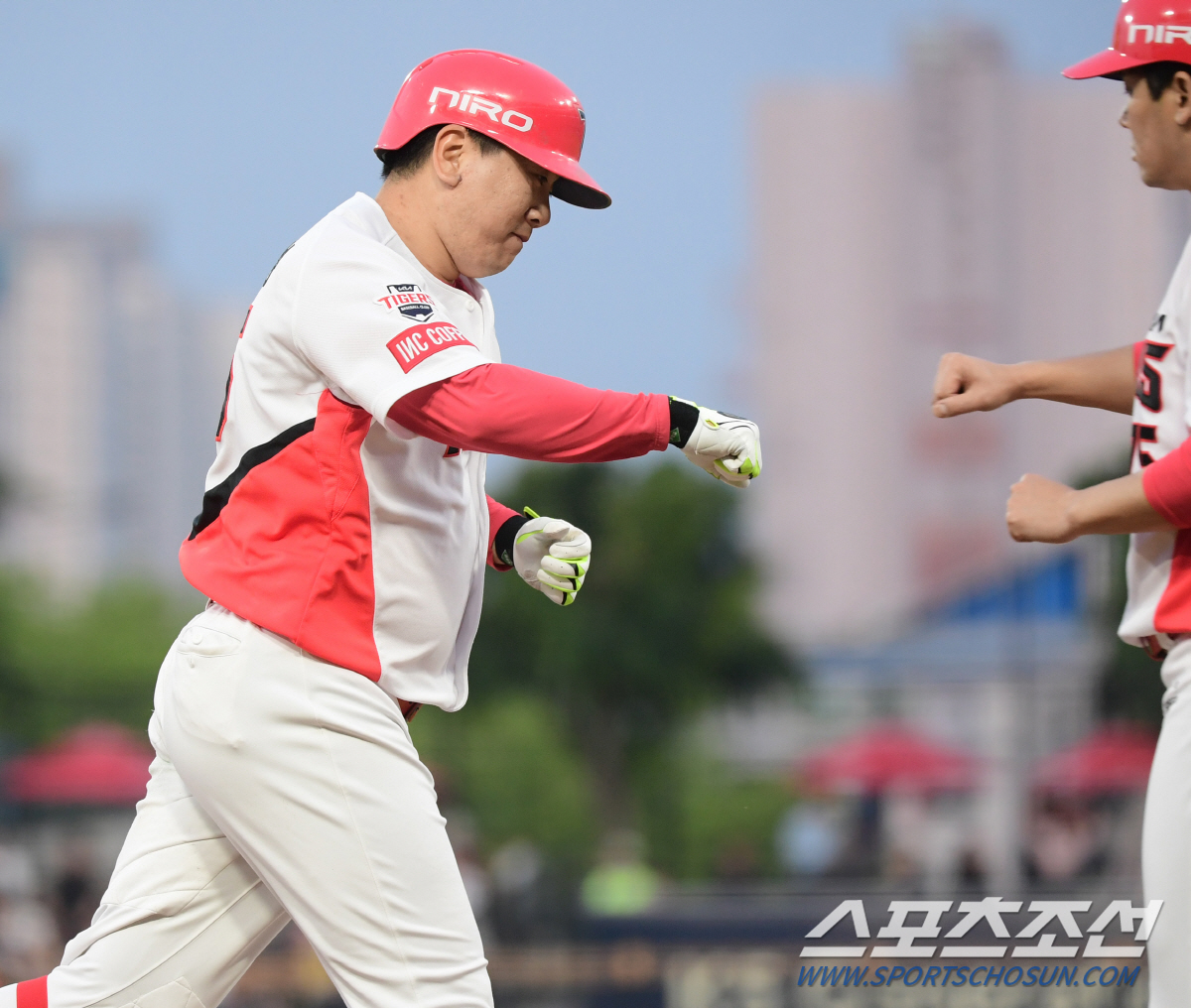 'EEEEE' 실책쇼로 자멸한 KIA, KT 적지서 12-5 승리 '위닝…