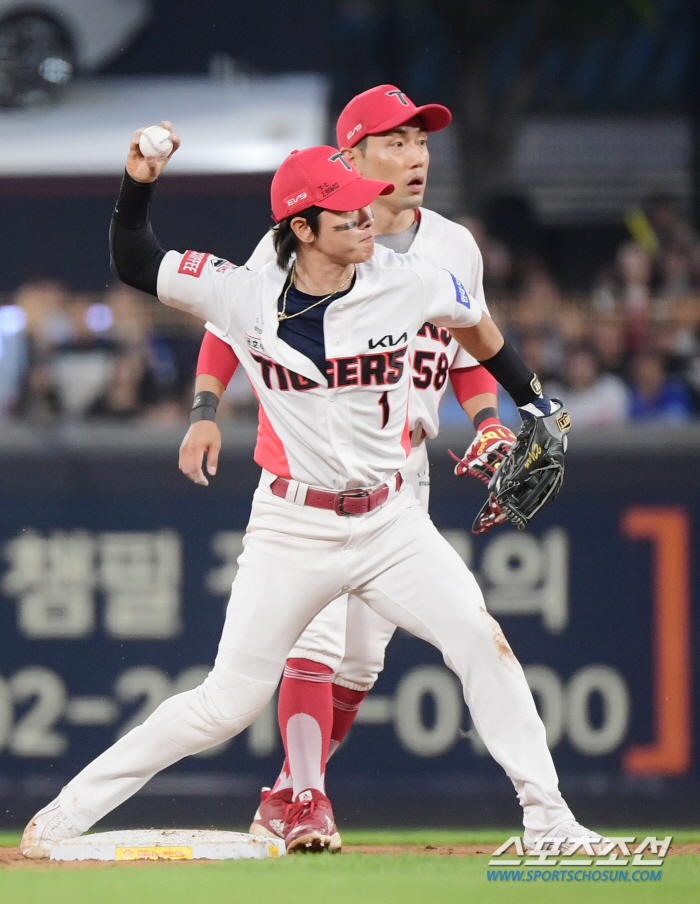 'EEEEE' 실책쇼로 자멸한 KIA, KT 적지서 12-5 승리 '위닝…