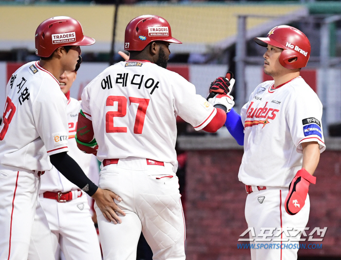 이틀 연속 홈 저격 완료!…'위닝시리즈' 사령탑 뇌리에 박힌 명장면