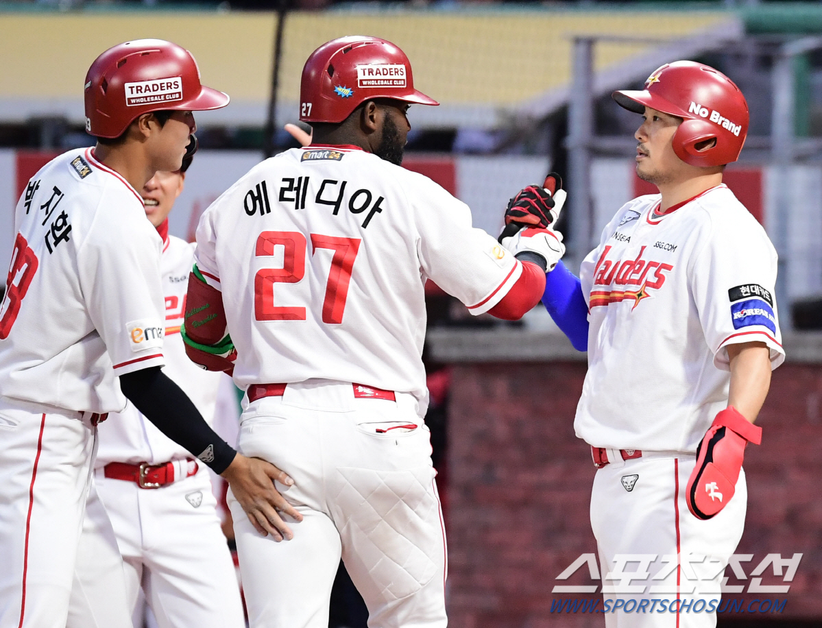 이틀 연속 홈 저격 완료!…'위닝시리즈' 사령탑 뇌리에 박힌 명장면