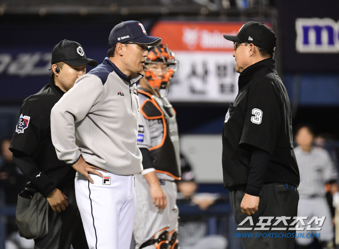 '국민타자' 이승엽 감독의 단호한 메시지 "ABS 불만과 거부감, 선수 …