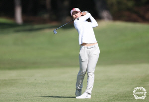 황유민, KLPGA 시즌 2승 향해 출발…교촌 오픈 첫날 66타