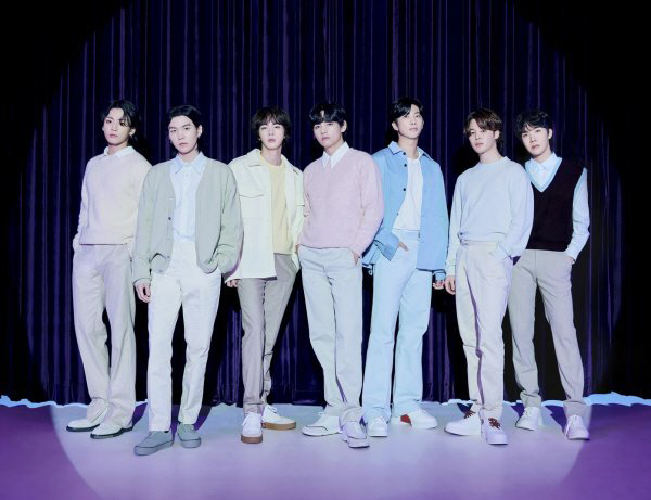 "방탄이 총알받이냐"…하이브vs민희진 '불똥'에 뿔난 아미, 총공세 펼친…