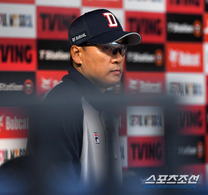 [단독]'이승엽 결단' 조웅천 메인 투수코치 전격 2군행, 두산에 무슨 …