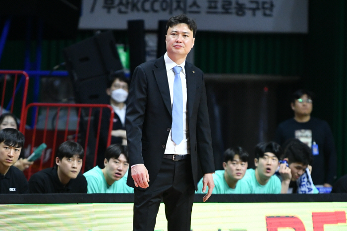 [챔프4차전 현장인터뷰] KT 송영진 감독 "허 훈 이번에도 교체 사인 …