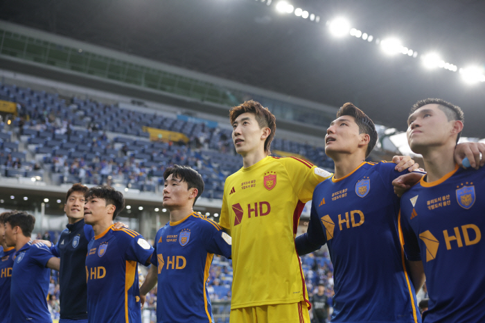 [현장인터뷰]'5연승' 홍명보 감독 "1위 큰 의미없어→그래야 조현우→팬…