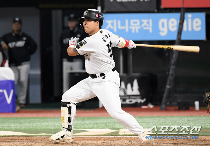 '육청명 프로 첫 승, 이강철 감독 400승' KT, 3연승 질주...키…