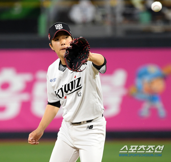 "수술 전에는 1등" 실력은 기본, 사령탑이 인정한 '긍정 에너지'…5월…