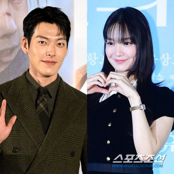 김우빈♥신민아, 커플룩 입고 日 데이트…10년차 커플의 '시간차 럽스타'…